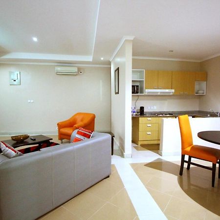 La Cour Hotels And Apartments Glover ลากอส ภายนอก รูปภาพ