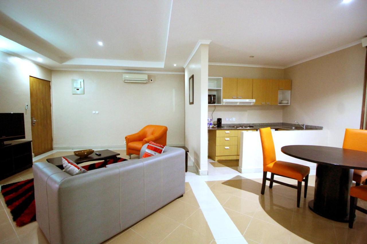 La Cour Hotels And Apartments Glover ลากอส ภายนอก รูปภาพ